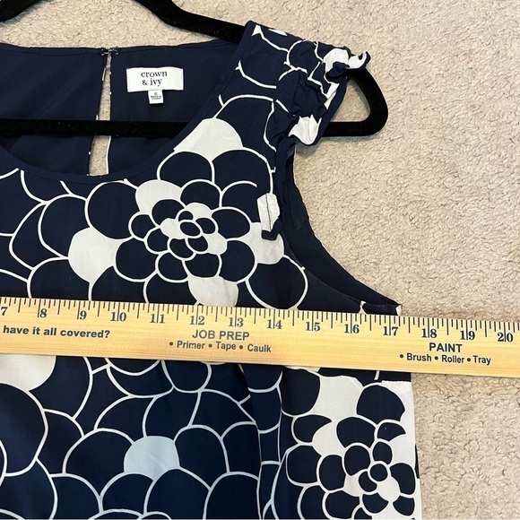 Crown & Ivy dress womens Size S Navy & White Floral Rayon Shift Dress Flutter - Picture 7 of 9